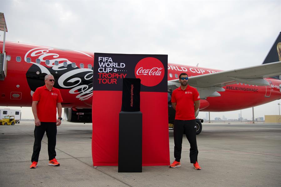 كأس العالم يصل المملكة رفقة النجم الأسباني ديفيد فيا (صور)