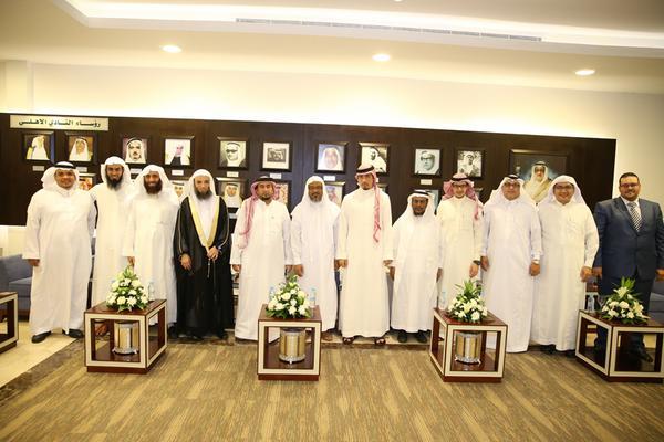 الأهلي يوقع اتفاقيات شراكة مجتمعية مع عدد من الجمعيات الخيرية