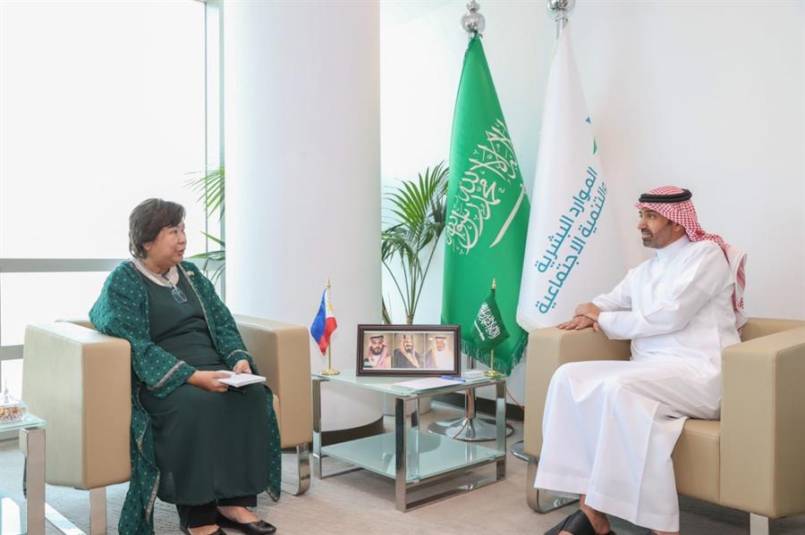 وزير الموارد البشرية والتنمية الاجتماعية أحمد الراجحي