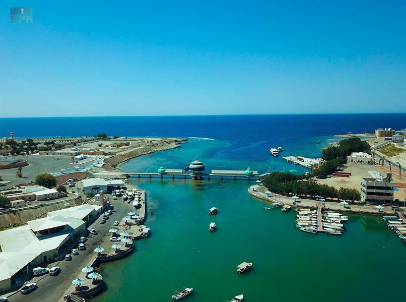 مشاهد خلابة للواجهة البحرية في ضباء على ضفاف البحر الأحمر