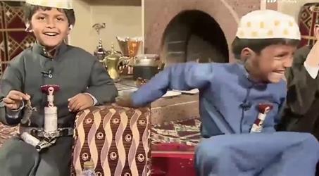 أخبار 24 بالفيديو طفلان يفاجئان مذيعة العربية بإهدائها ضب وعنزة على الهواء