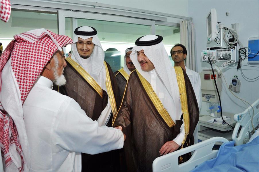 بالصور.. أمير الشرقية يزور رجلي الأمن اللذين أصيبا في حادث إطلاق المقذوف بالعوامية