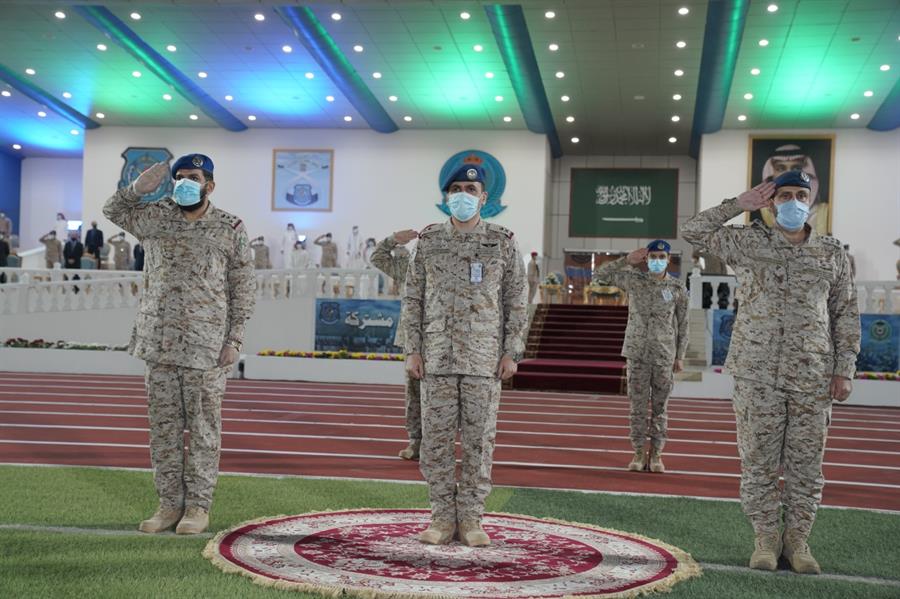 قائد معهد الدراسات الفنية يرعى تخريج الدورة قائد معهد الدراسات الفنية يرعى تخريج الدورة