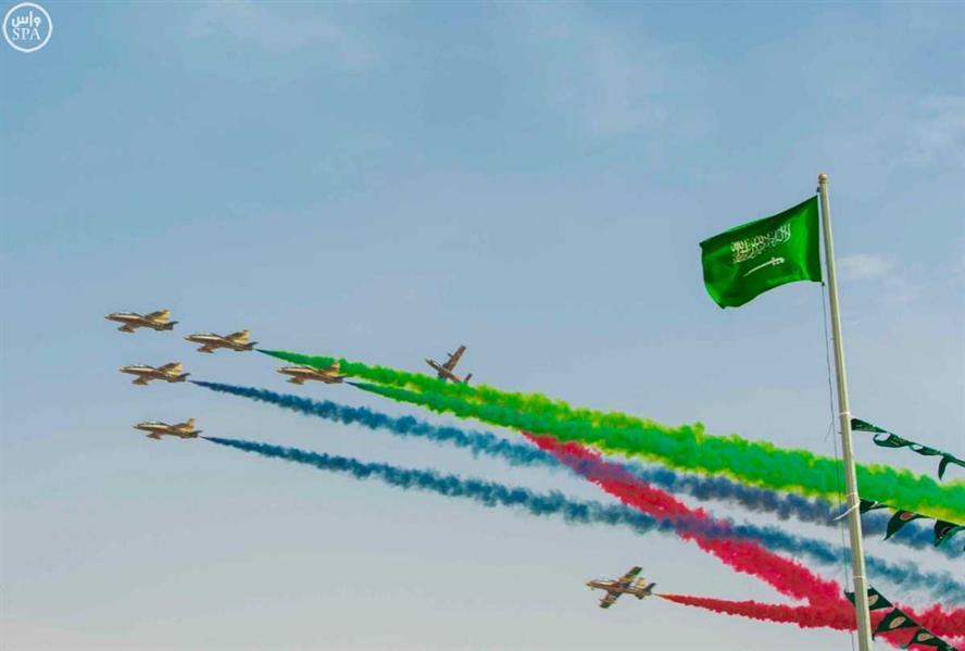 لقطات مميزة من العرض العسكري الختامي لتمرين رعد الشمال