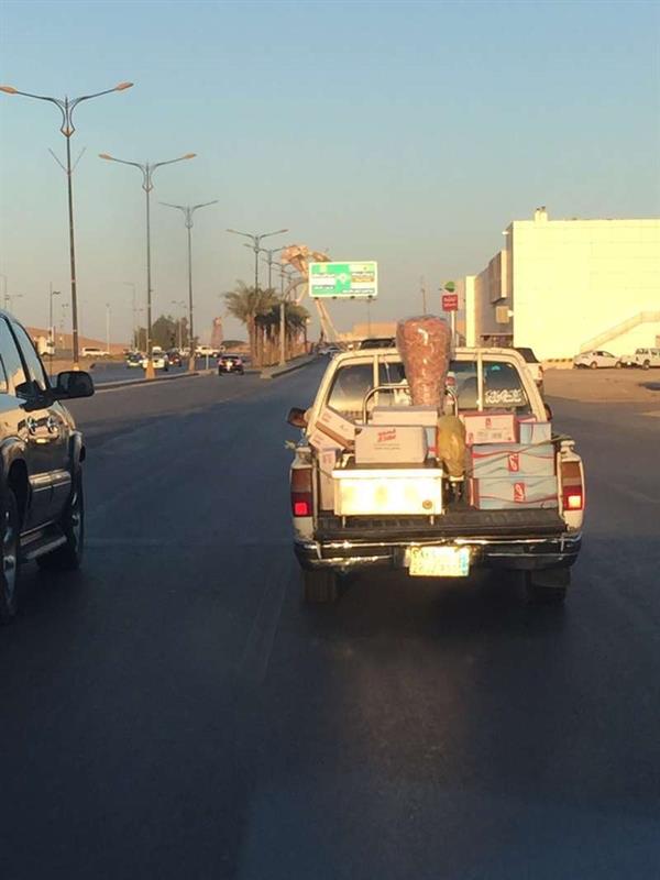 شاورما السيارة المكشوفة