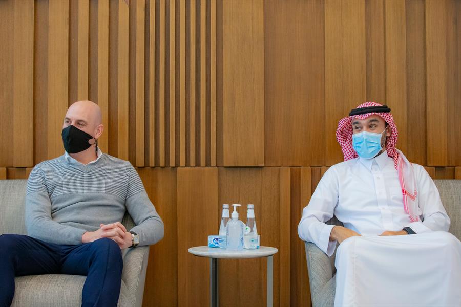 وزير الرياضة يجتمع مع رئيس الاتحاد الإسباني