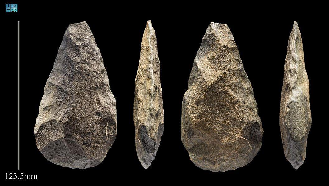 هيئة التراث تعلن اكتشاف دلائل لهجرات بشرية مبكرة من قارة أفريقيا إلى شمال الجزيرة العربية بدأت قبل 400 ألف