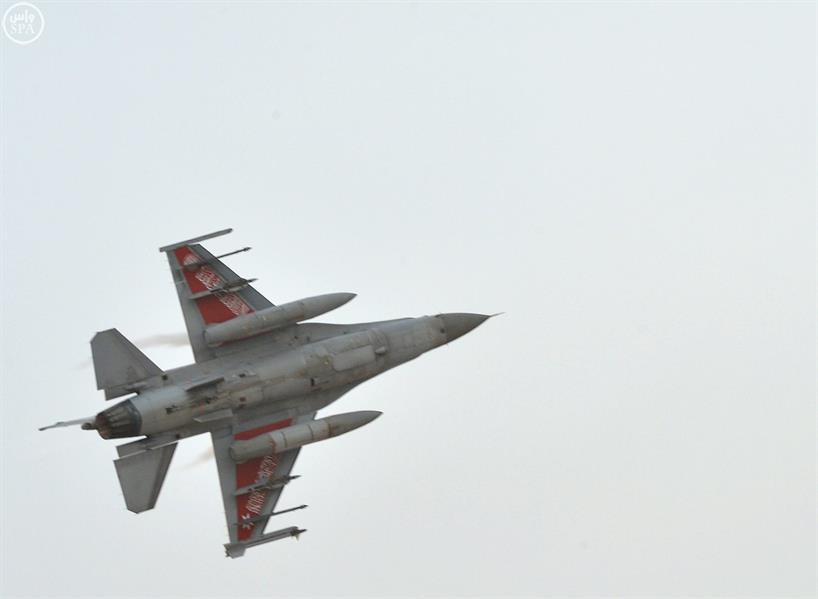 لقطات مميزة من العرض العسكري الختامي لتمرين رعد الشمال