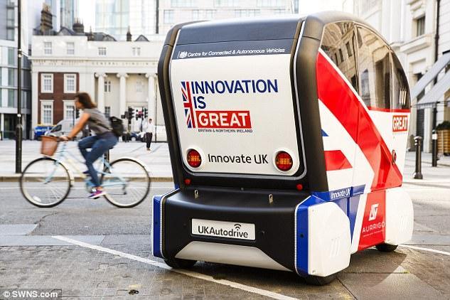 بالصور.. اختبار حافلات ذاتية القيادة في بريطانيا لنقل المواطنين ليلاً