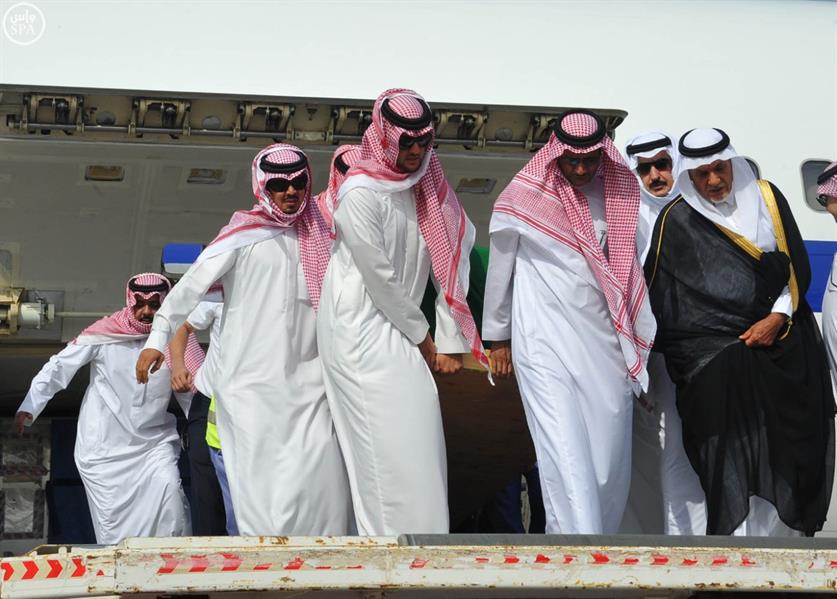 بالفيديو والصور.. وصول جثمان الأمير سعود الفيصل إلى مطار جدة