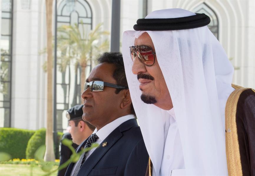 بالفيديو والصور.. خادم الحرمين يستقبل رئيس جمهورية المالديف ويقيم له مأدبة غداء