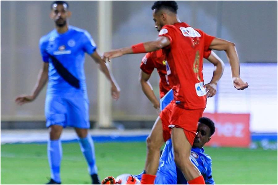 الباطن يبتعد عن ثلاثي الهبوط بثنائية في مرمى ضمك 