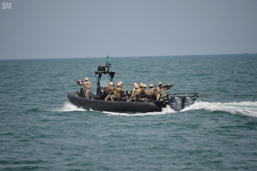 شاهد.. صور من جهود القوات البحرية السعودية في التصدي للمعتدين