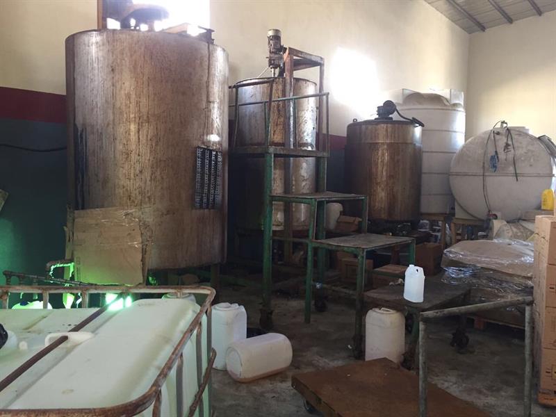 بالصور.. معمل مخالف بالدمام ينتج منظف بالصور.. معمل مخالف بالدمام ينتج منظف