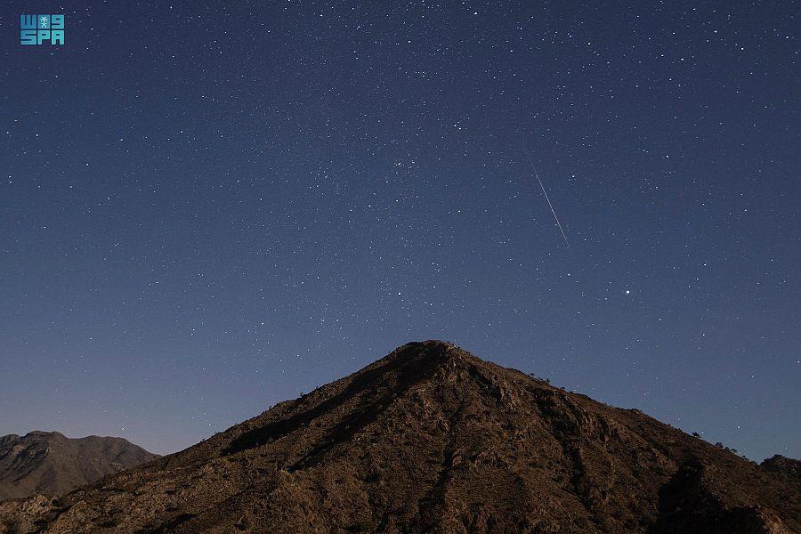 ذروة تساقط شهب ذروة تساقط شهب