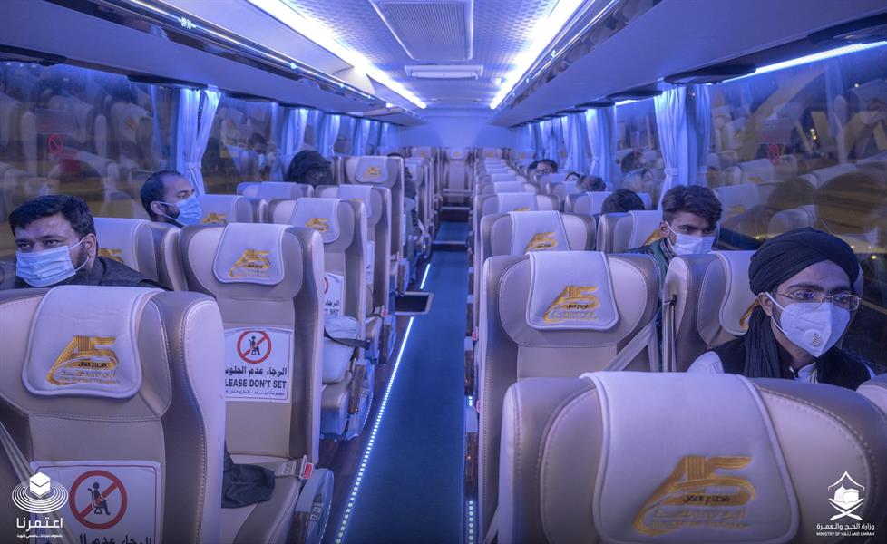 وصول فوج من معتمري باكستان إلى مطار الملك عبدالعزيز بجدة 