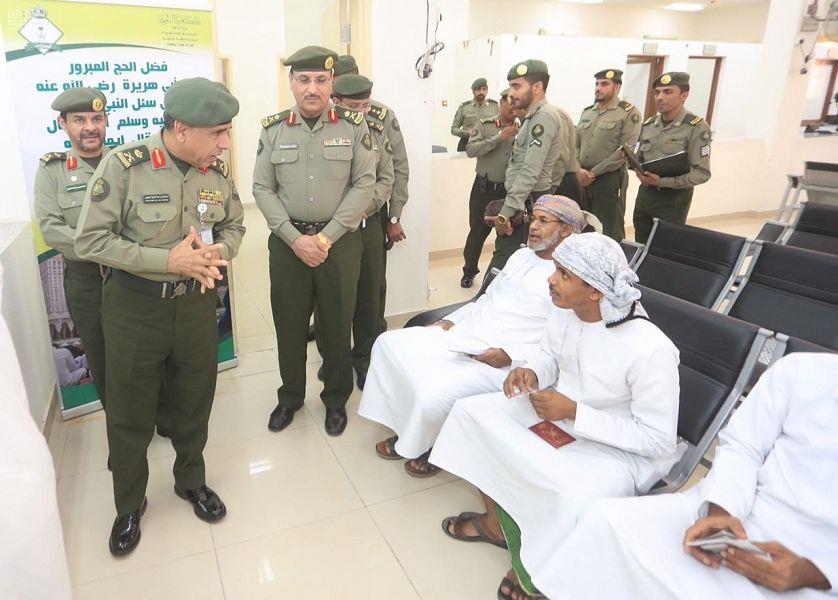 مدير عام الجوازات يتفقد صالات الحج بمنفذي البطحاء وسلوى