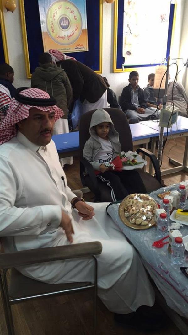 بالصور.. ابتدائية بخميس مشيط تفاجئ أحد طلابها باحتفال بهيج عقب عودته من رحلة علاجية بالصور.. ابتدائية بخميس مشيط تفاجئ أحد طلابها باحتفال بهيج عقب عودته من رحلة علاجية