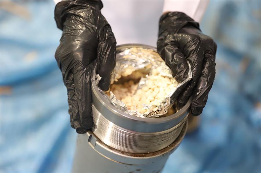 مكافحة المخدرات تحبط تهريب قرابة نصف مليون قرص مخدر مخبأة في معدات وقطع غيار 