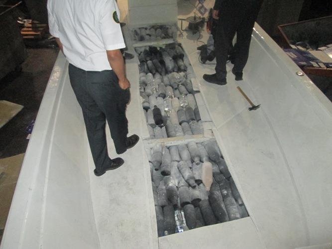 جمرك جسر الملك فهد ينجح في إحباط محاولة تهريب 1501 زجاجة خمر