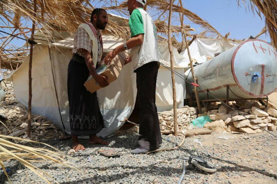 مركز الملك سلمان للإغاثة يوزع 9000 كرتون من اللحوم للنازحين في مديريتي مأرب والوادي بمحافظة مأرب مركز الملك سلمان للإغاثة يوزع 9000 كرتون من اللحوم للنازحين في مديريتي مأرب والوادي بمحافظة مأرب
