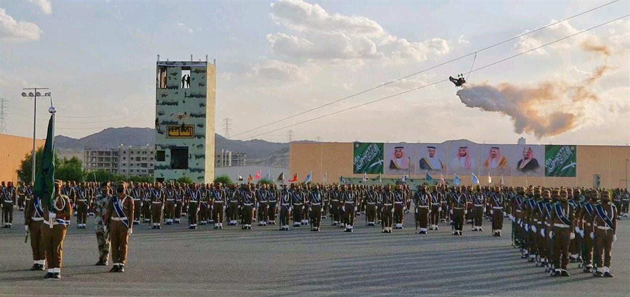 أمير نجران يرعى حفل تخريج الدورة الـ31 للفرد الأساسي بقوة الطوارئ الخاصة بالمنطقة