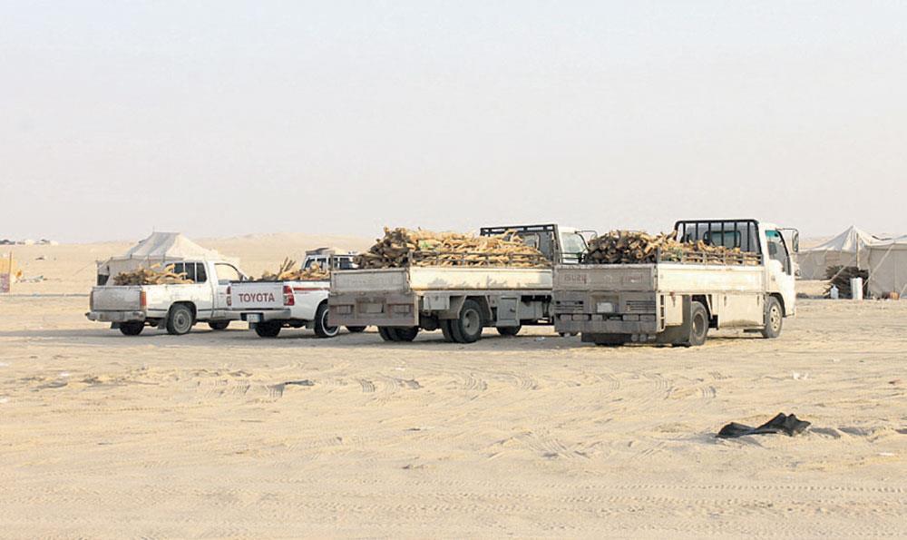 "أمن الطرق" يضبط عددًا من الشاحنات والمركبات المحملة بالحطب المحلي وقائديها 