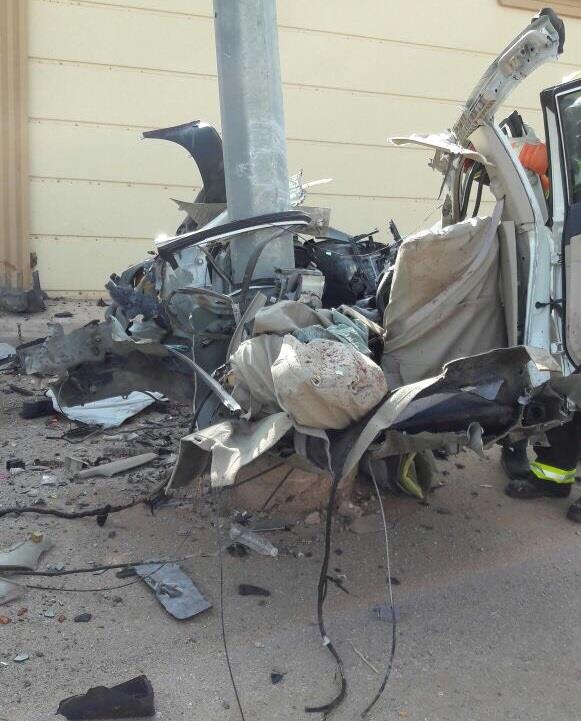 شاهد.. حادث اصطدام بعمود إنارة يشطر مركبة ويقتل قائدها بالرس شاهد.. حادث اصطدام بعمود إنارة يشطر مركبة ويقتل قائدها بالرس