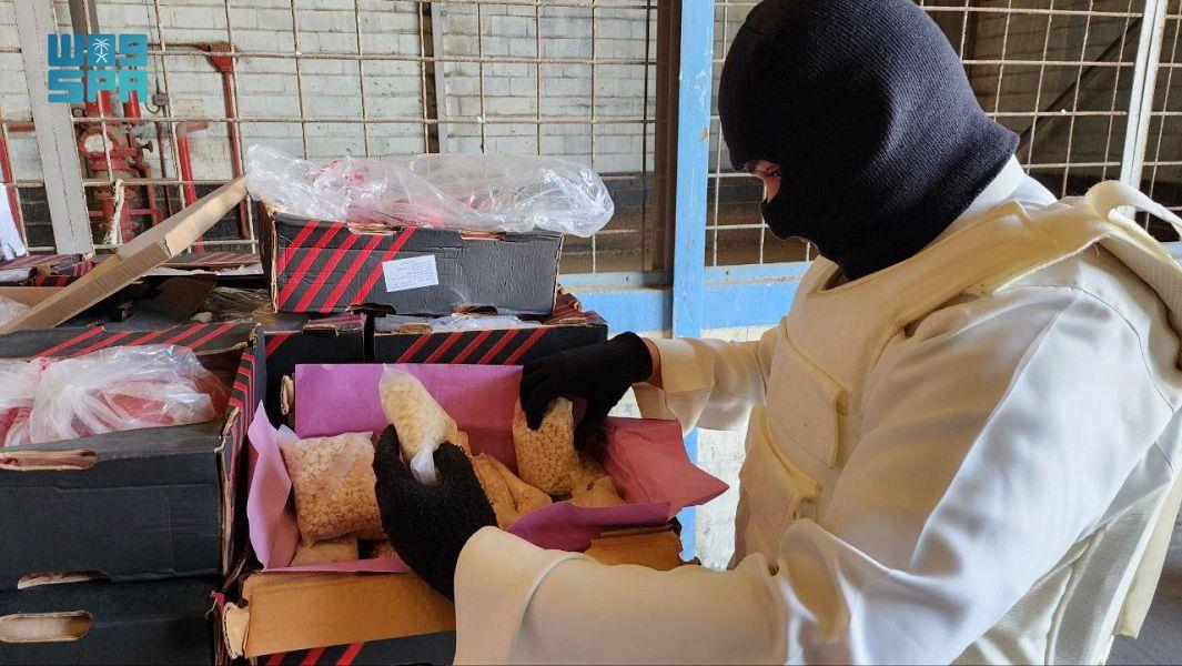 إحباط تهريب 12.7 مليون قرص مخدر والقبض على مستقبليها من 3 جنسيات 