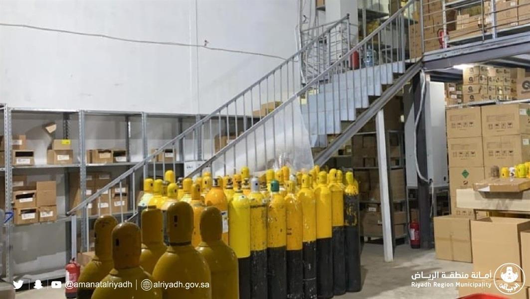 ضبط 104 أسطوانات غاز يخزنها وافدون داخل مستودع بالرياض ضبط 104 أسطوانات غاز يخزنها وافدون داخل مستودع بالرياض