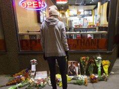 بالصور.. أمريكيون يشاركون في عزاء 