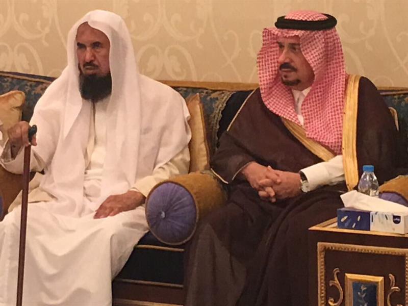 أمير الرياض يعزي أسرة آل حزيم الدوسري في المتوفين بحادثة الحريق أمير الرياض يعزي أسرة آل حزيم الدوسري في المتوفين بحادثة الحريق