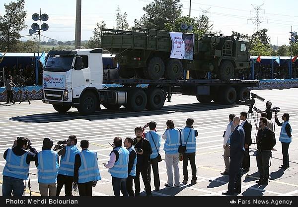  إيران تستعرض أسلحتها الروسية بعرض عسكري