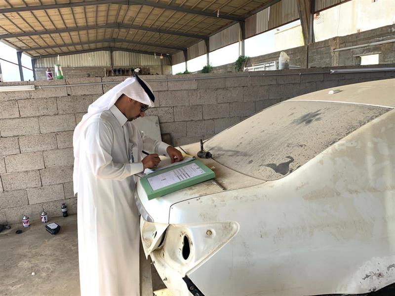 بلدية بارق تكثف جولاتها الرقابية وتغلق ثمانية محال تجارية مخالفة