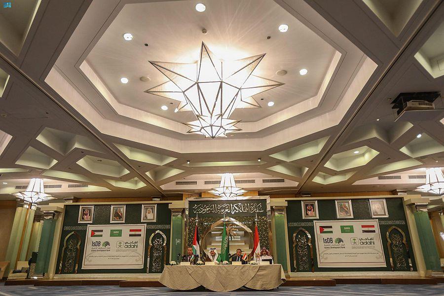 السفير أسامة نقلي يسلم مصر وفلسطين حصتيهما من مشروع الهدي والأضاحي 