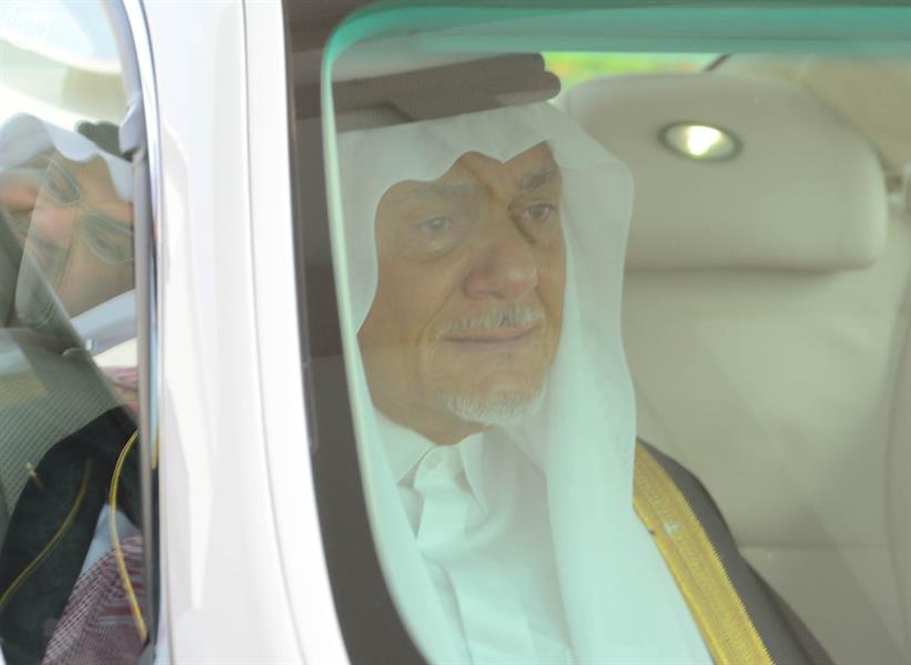 بالفيديو والصور.. وصول جثمان الأمير سعود الفيصل إلى مطار جدة