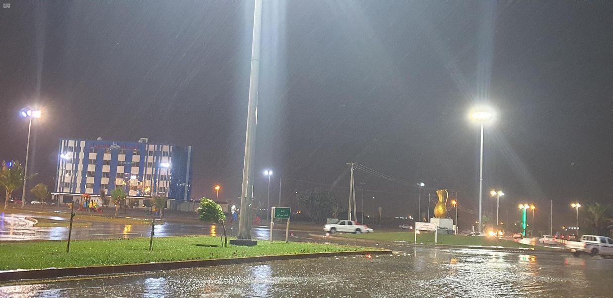 هطول أمطار خفيفة إلى متوسطة على أملج ومدينة تبوك 