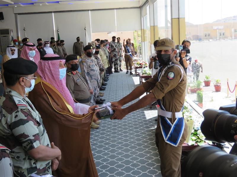 أمير نجران يرعى حفل تخريج الدورة الـ31 للفرد الأساسي بقوة الطوارئ الخاصة بالمنطقة