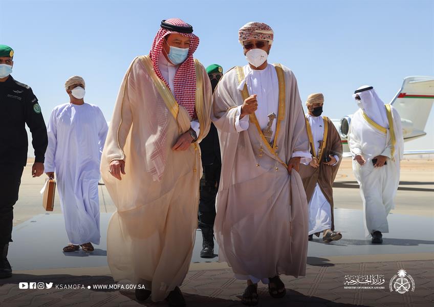 وزير الخارجية العماني يصل إلى الرياض وزير الخارجية العماني يصل إلى الرياض