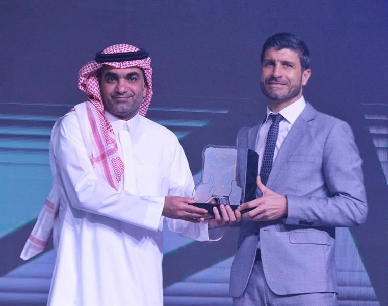 عبدالرزاق حمدالله يتوَّج بجائزة أفضل لاعب في الموسم.. وابن مصطفى يحقق القفاز الذهبي