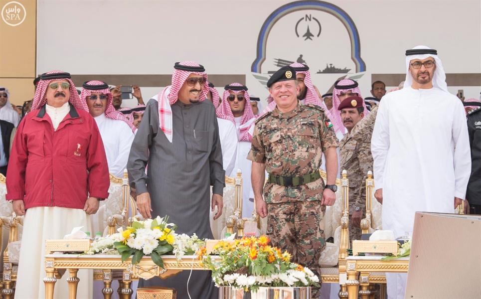 لقطات مميزة من العرض العسكري الختامي لتمرين رعد الشمال