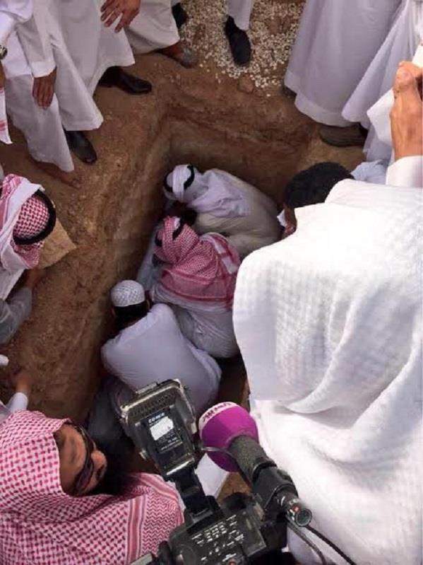 بالصور .. تشييع جُثمان 