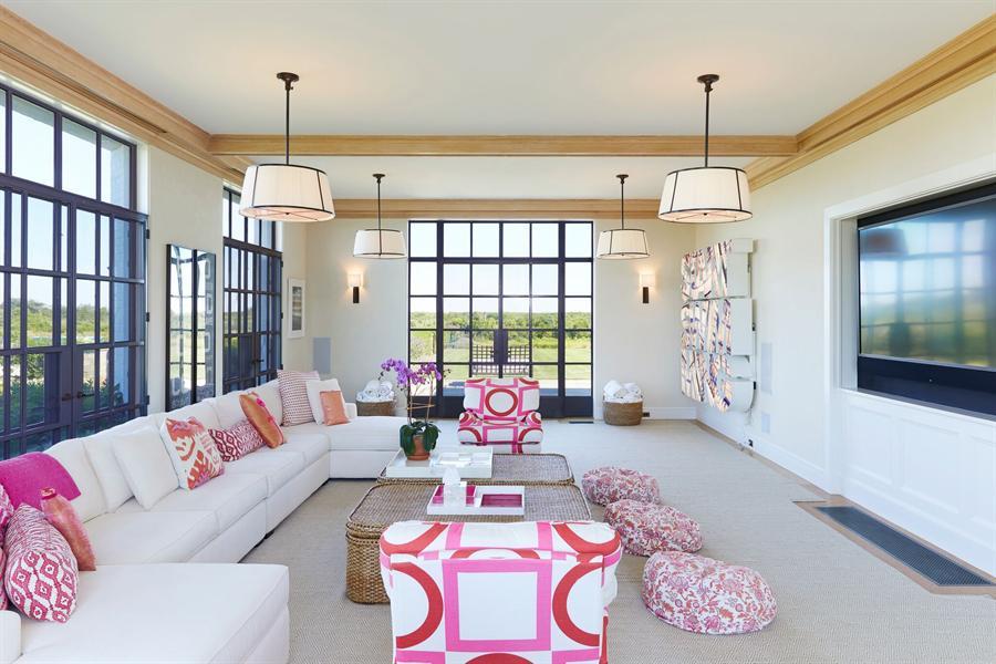 بالفيديو والصور.. من داخل أغلى قصر في نيويورك..بني من أجل أسرة 