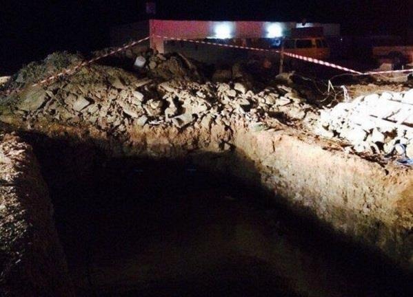 انتشال جثة طفلة سقطت في حفرة بعمق 3 أمتار في تبوك ـ صور