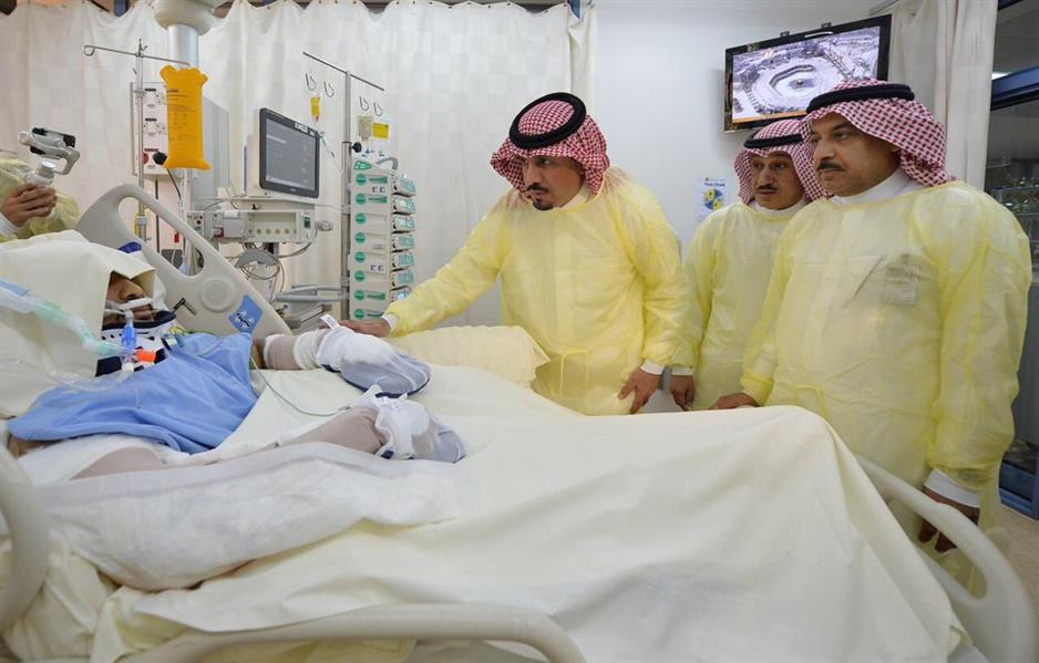 وزير الحرس الوطني يطمئن على صحة الطيار المصاب