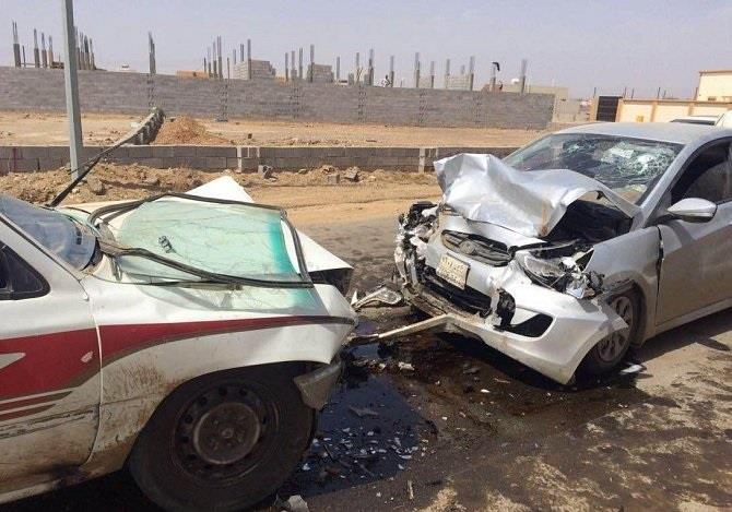 حادث مروري يصيب 15 شخصا بينهم طالبات و٣ معلمات حادث مروري يصيب 15 شخصا بينهم طالبات و٣ معلمات