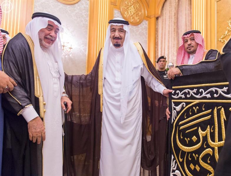 بالصور.. خادم الحرمين يستقبل الشيخ السديس