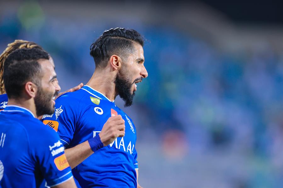 "الهلال" يضرب "الأهلي" بخماسية ويقترب خطوة من لقب الدوري (فيديو وصور)