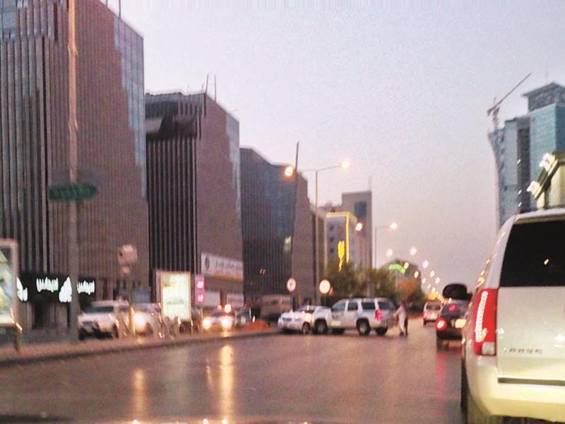 مركبة هيئة الامر بالمعروف تطارد سيارة المواطن