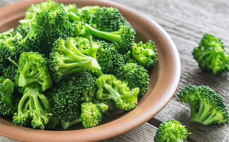 بينها البروكلي.. أطعمة تساعدك في خفض ضغط الدم